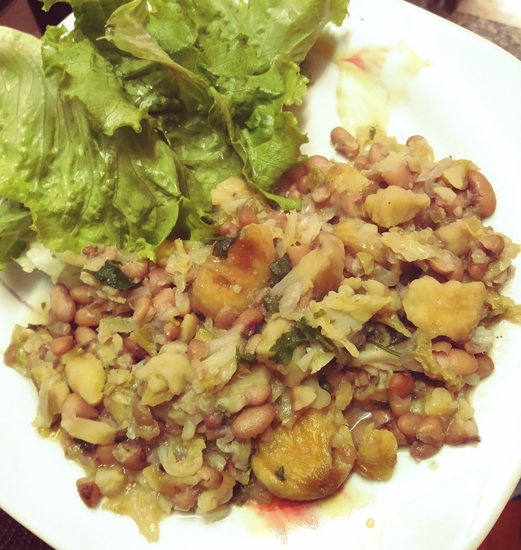 Estufado de castanhas, feijão moleiro e couve lombarda